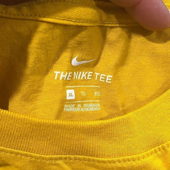 NWOT Nike Basic Tee Shirt Short Sleeve Crew Neck Pullover Cotton Yellow Size XL - Picture 2 of 3